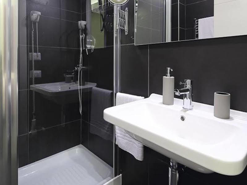 Nearhome Smart Suites Guest House Roma Exterior foto