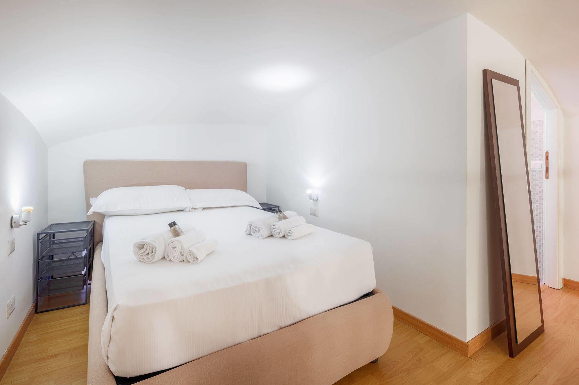 Nearhome Smart Suites Guest House Roma Exterior foto