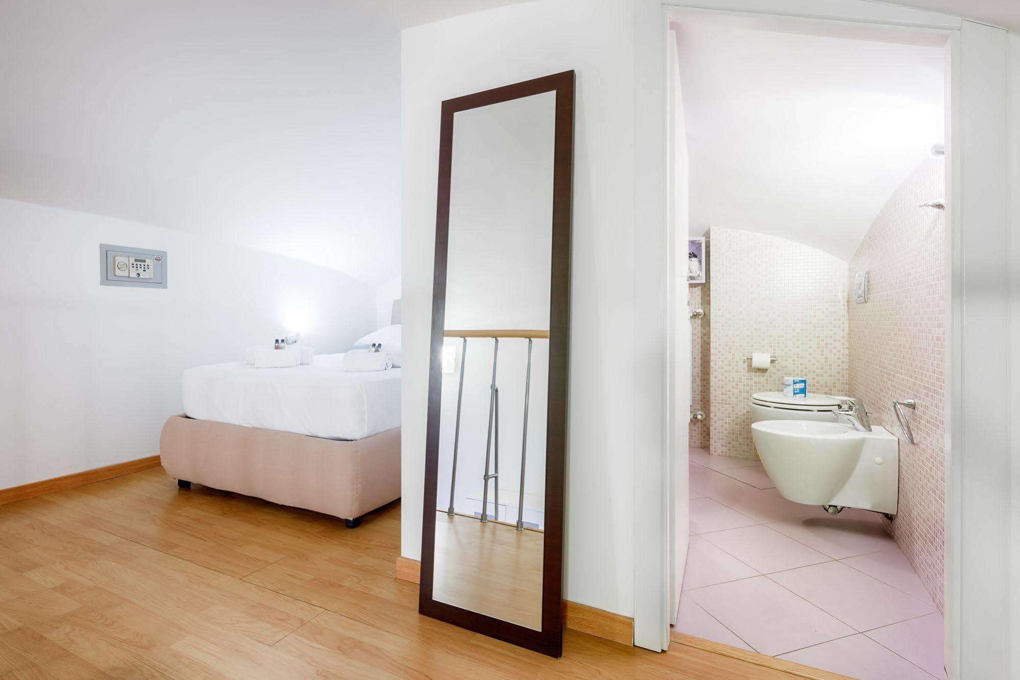 Nearhome Smart Suites Guest House Roma Exterior foto